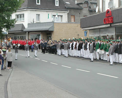 ... Begrüßung der Schützenbrüder druch Major & Adjudant